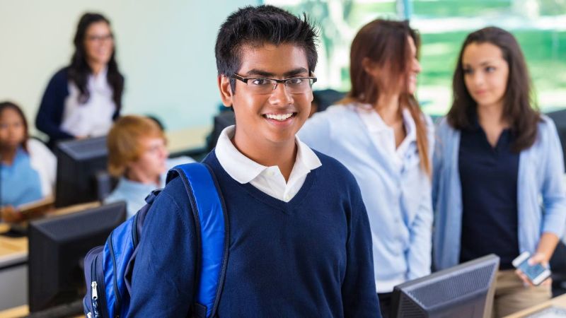 教室にいるインド人学生