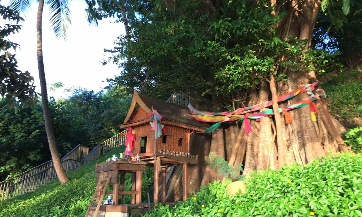 Laos-roadside shrine