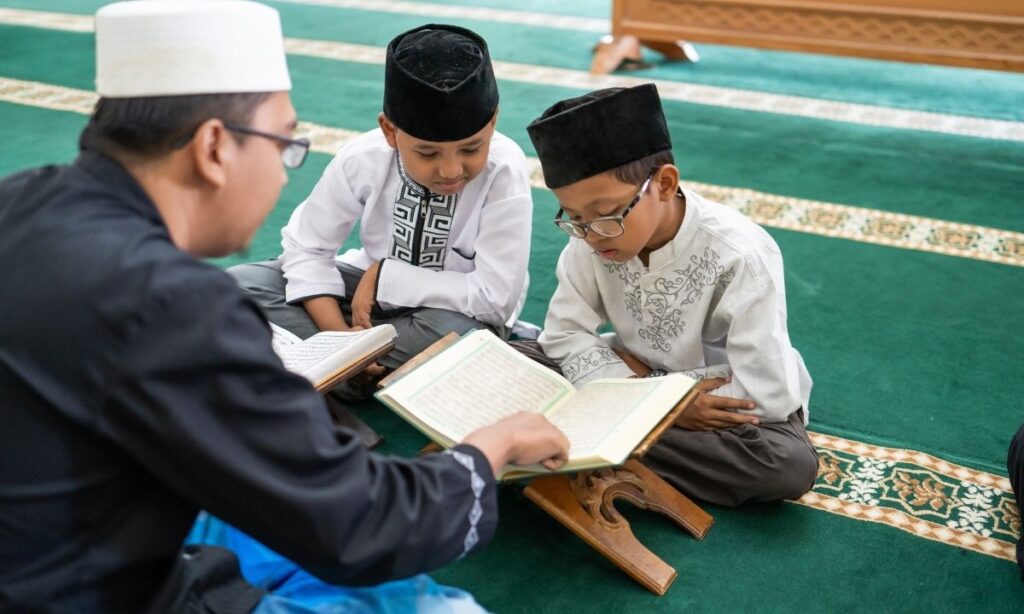 Children learning al-Qur'an