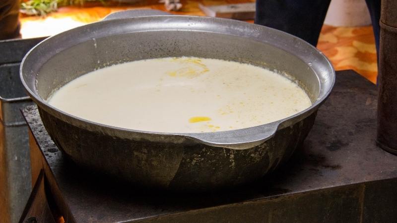 モンゴルの発酵飲料アイラグ